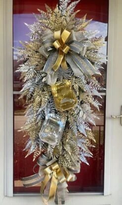 Northlight 3.5ft. Canadian Pine Teardrop Swag -Northlight Decor Store D253732S 15